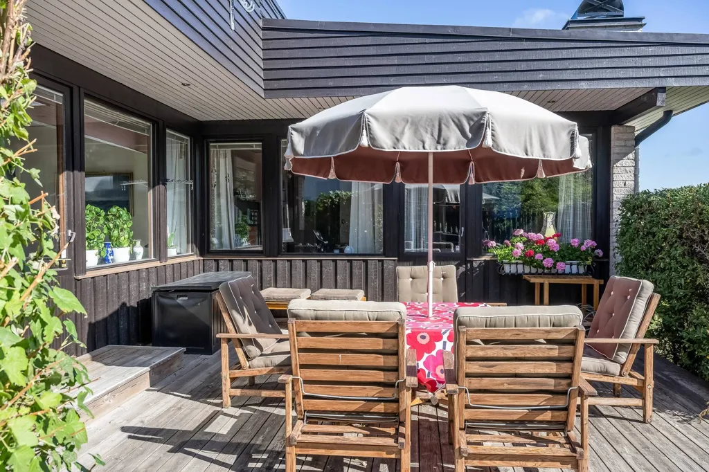 Terrasse - Architectural Villa with Garden in Norrköping