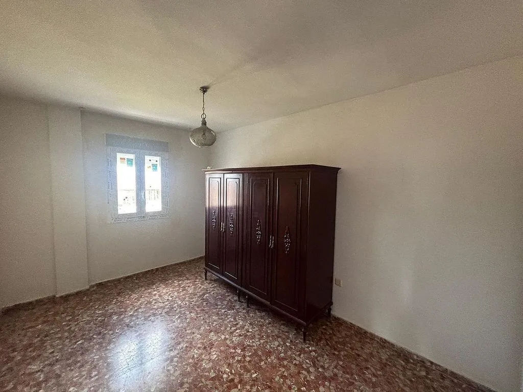 Rooms - 3-Bedroom Flat with Balcony in Belicena