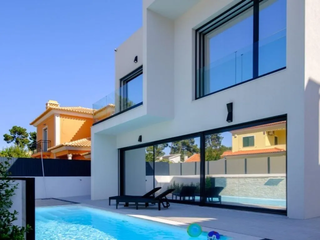 Bassein - Luxury Detached House with Pool in Aroeira, Almada