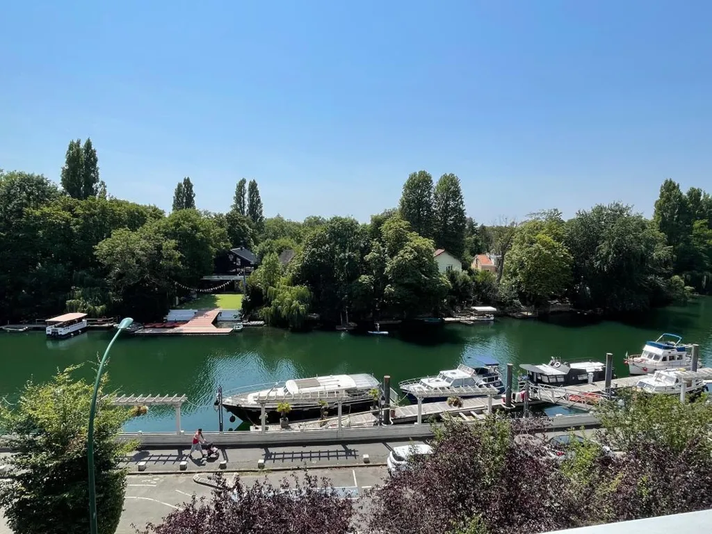 Appartement Rénové avec Vue sur Marne à Paris