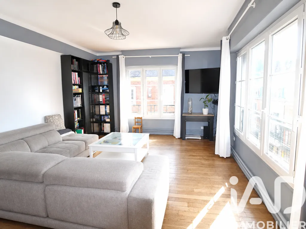 Séjour - Appartement Familial avec Grenier Aménageable au Centre de Lisieux