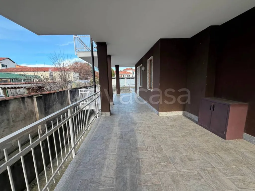Balcony - Apartment with 80m² Terrace in Piscina via Ron