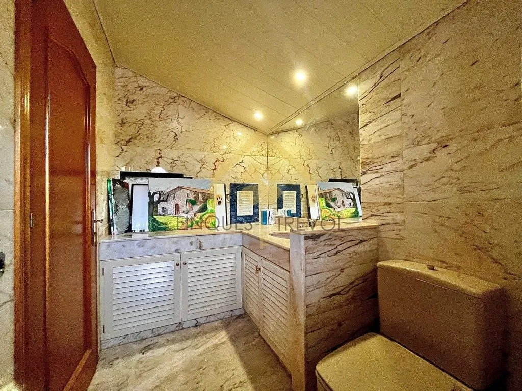 Bathrooms - Luxury House with Pool in La Garriga