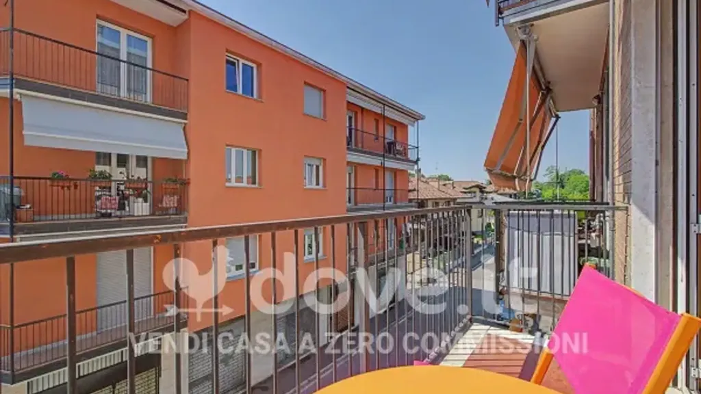Rõdu - Rusticated Flat with Balcony in Limbiate