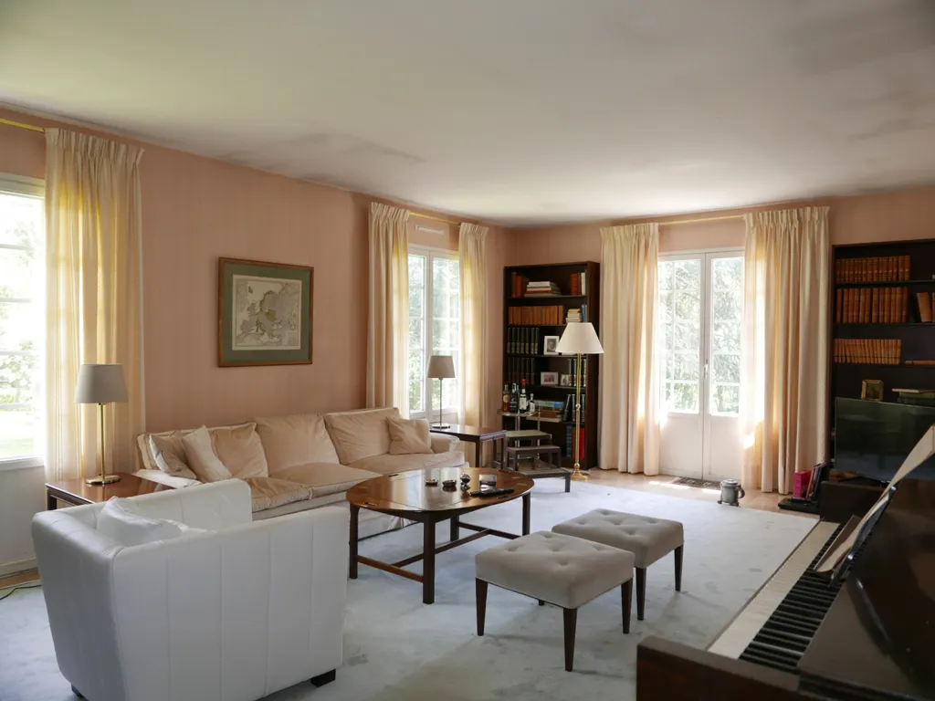 Elutuba - Spacious House with Pool in Saint-Astier