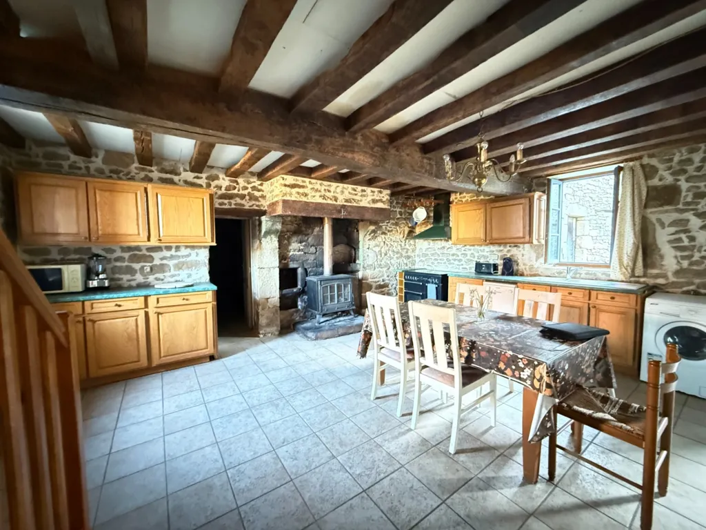Salle à manger - Maison en Pierre avec Cour Intérieure à Bussière-Dunoise