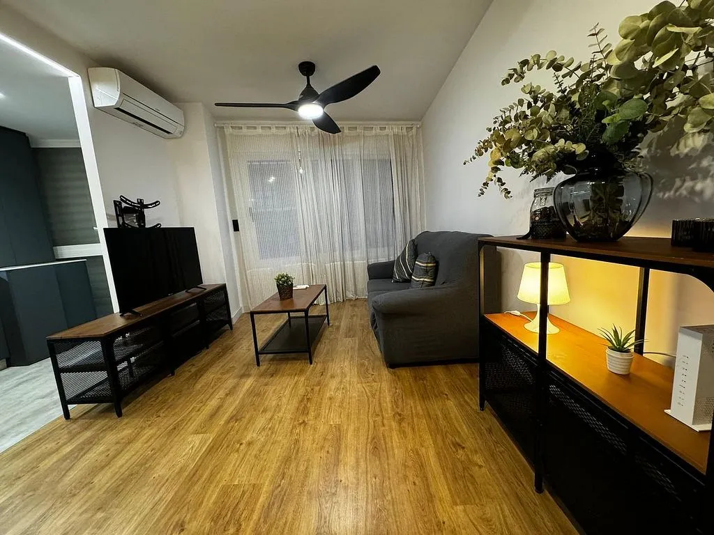 Elutuba - Modern Studio Flat with Garage in El Infante
