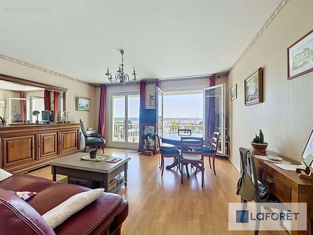 Séjour - Appartement avec Vue Mer et Balcon à Brest
