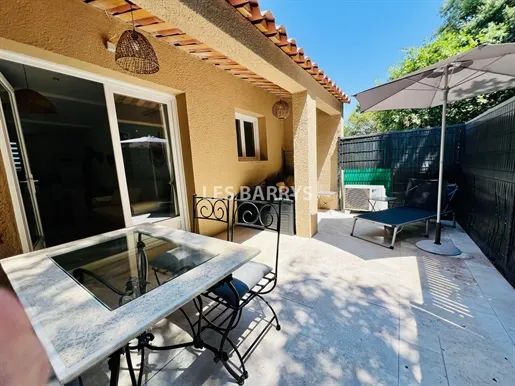 Terrasse - Appartement T2 en Centre-Ville à Cogolin