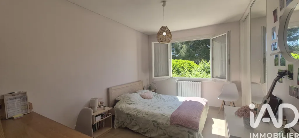 Chambres - Maison Rénovée avec Piscine au Crès
