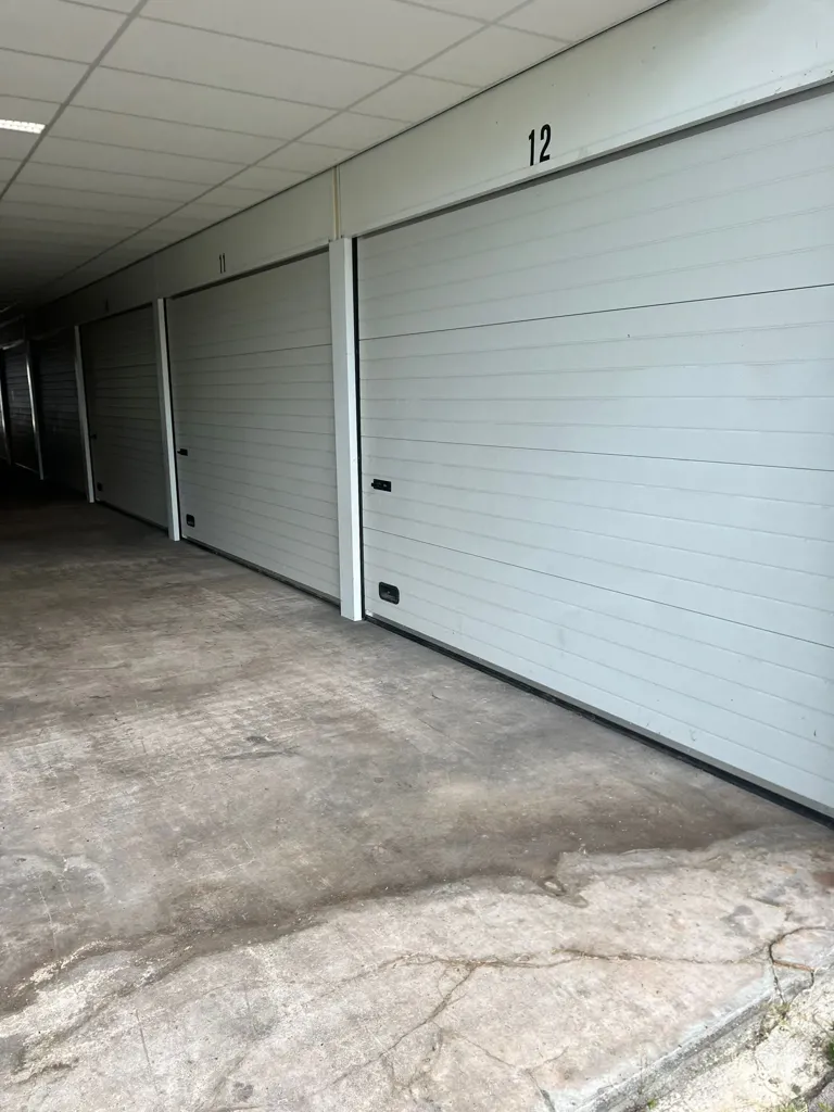 Garaaž - Garage Box with Overhead Door in Middenmeer