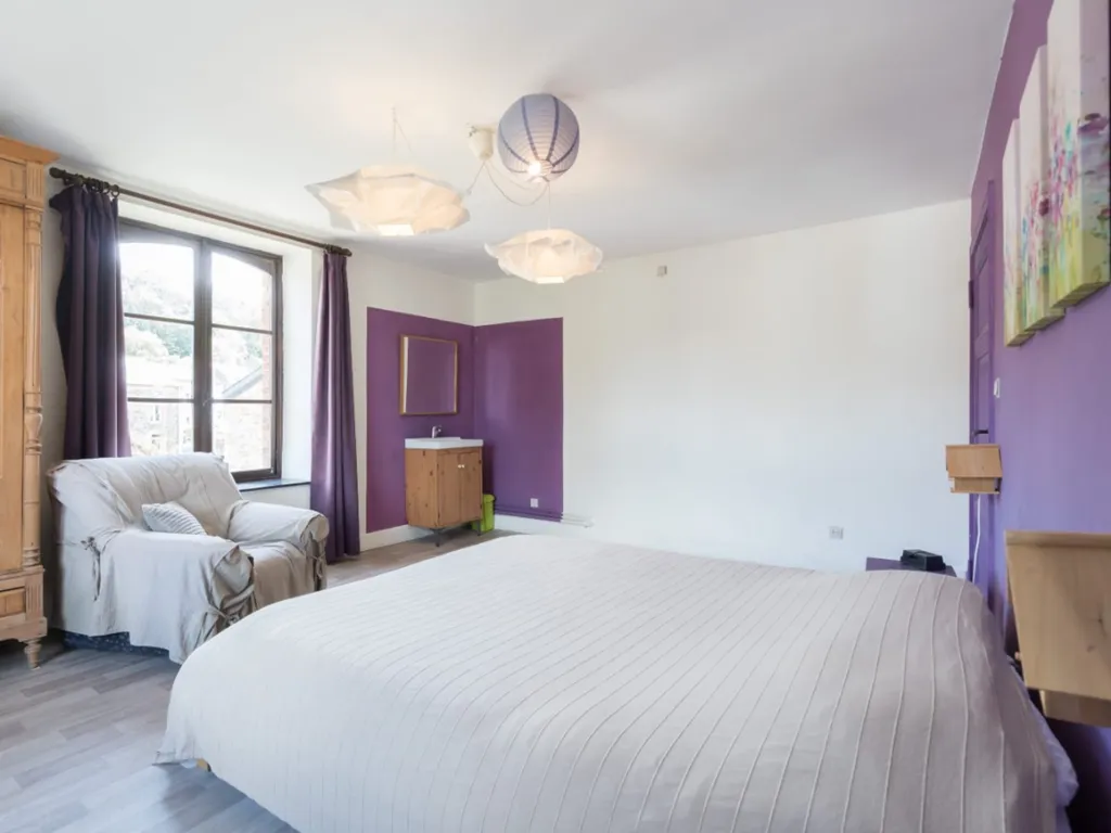 Chambres - Maison avec Gîte et Studio à Herbeumont