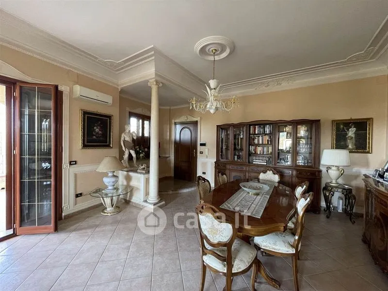 Salle à manger - Villa with Multiple Apartments in Ravanusa