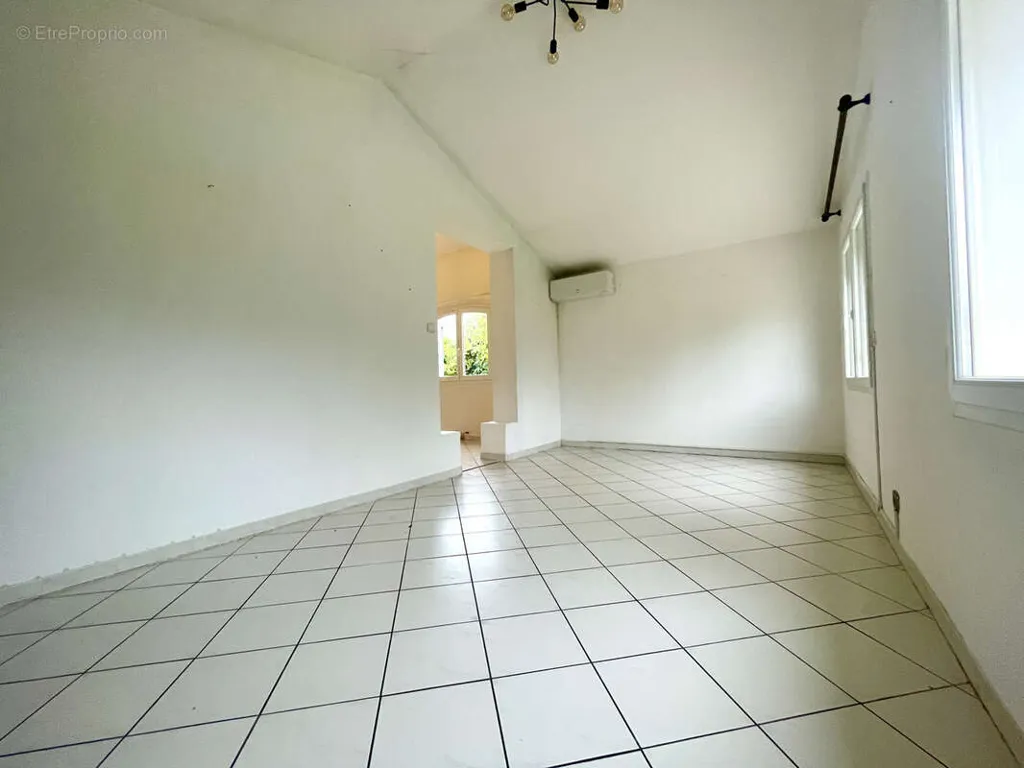 Pièces - Villa avec Garage et Atelier à Clermont-l'Hérault