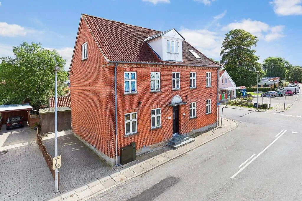 Välivaade - 3-Bedroom Flat with Shared Garden in Fårup