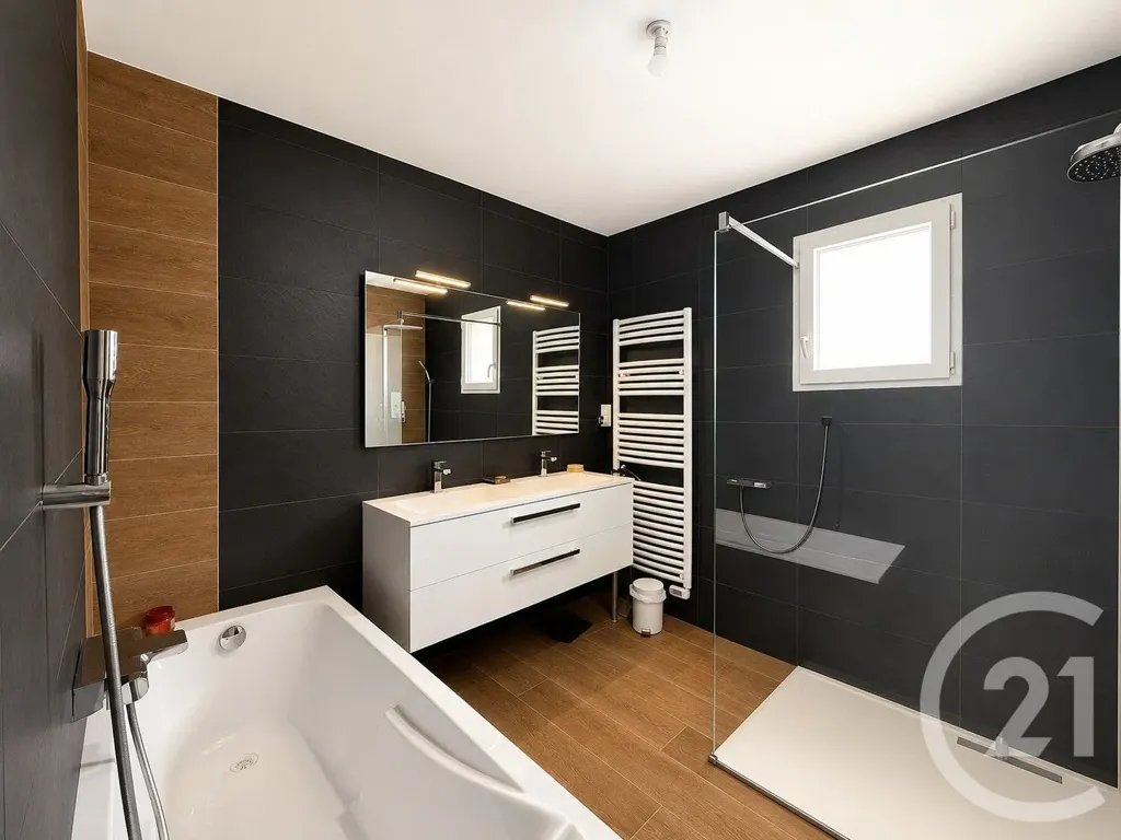 Bathrooms - Spacious House with Garden in Daignac