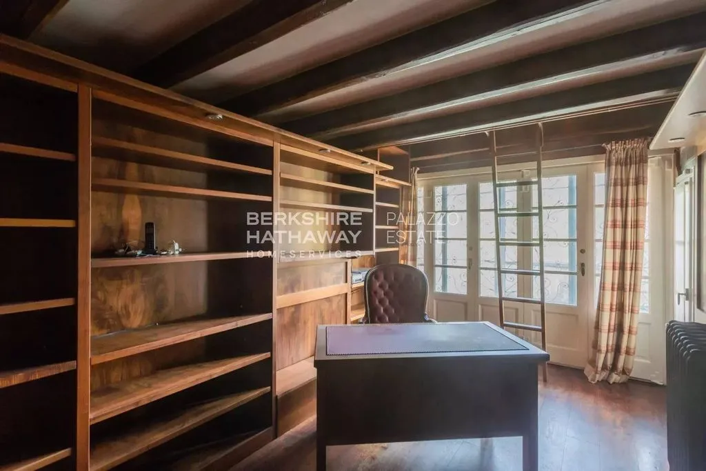 Bureau - Lake View Villa with Garden in Tremezzina