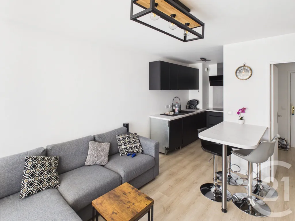Séjour - Appartement 2 Pièces avec Parking à Trappes
