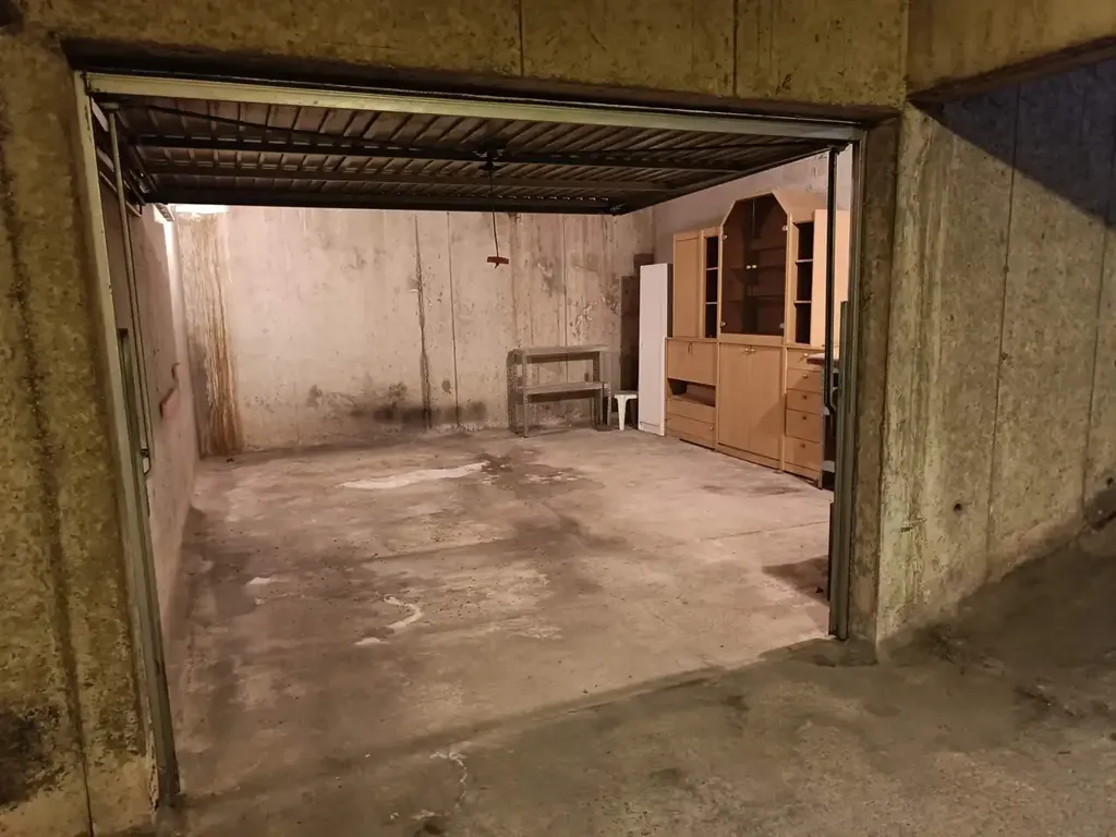 Garage - Spacious Garagebox in Genk Centre