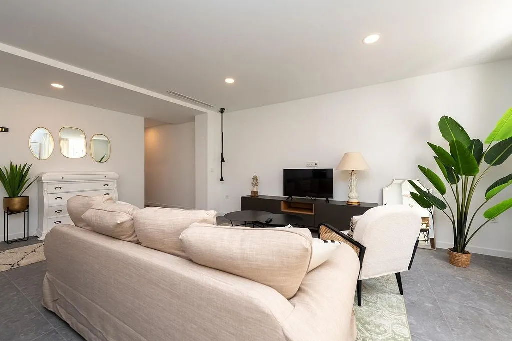 Elutuba - Contemporary Flat with South View in Ensanche