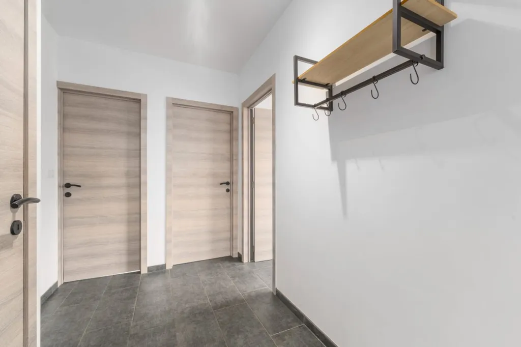 Hallway - Semi-Open Apartment with Parking in Buggenhout