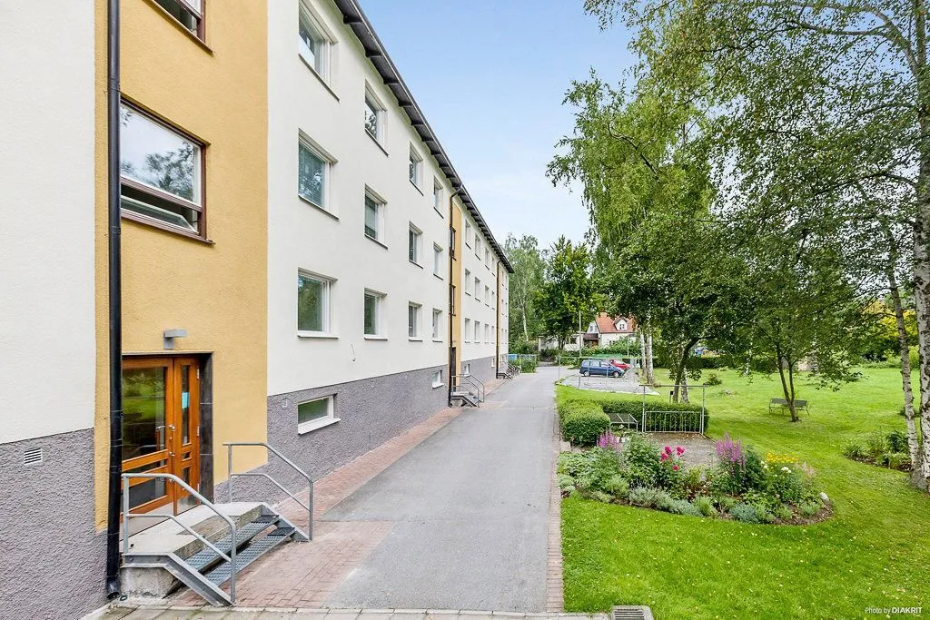 Garten - Bright Apartment with Balcony near Stuvsta Centre