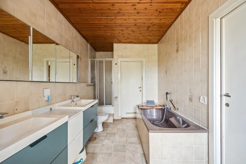 Bathrooms - Charming House with Garden in Mortsel