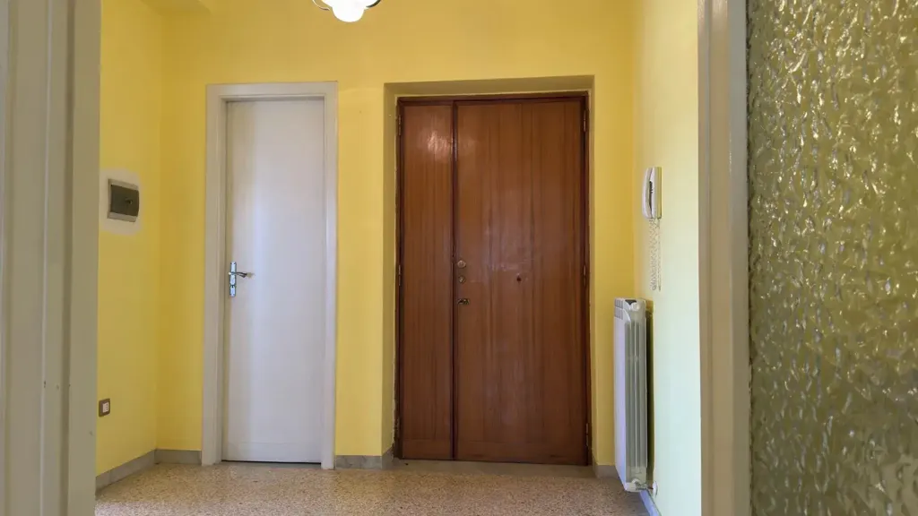 Esik - Apartment with Balcony in Cosenza