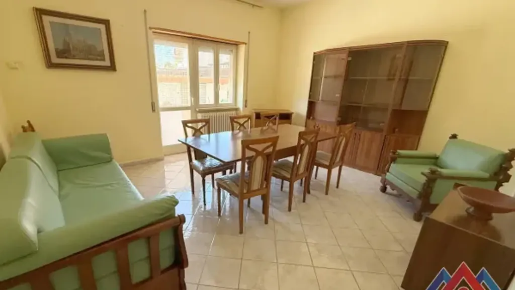 Salle à manger - Three-Bedroom Apartment with Balcony in Sora