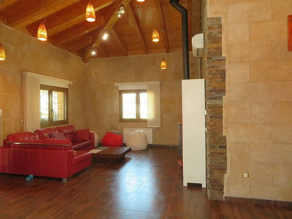 Elutuba - Rustic Chalet with Pool in Poblets