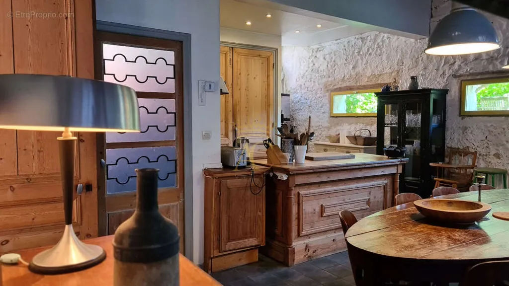 Cuisine - Maison de Caractère avec Cour Pavée à Montreuil-sur-Mer