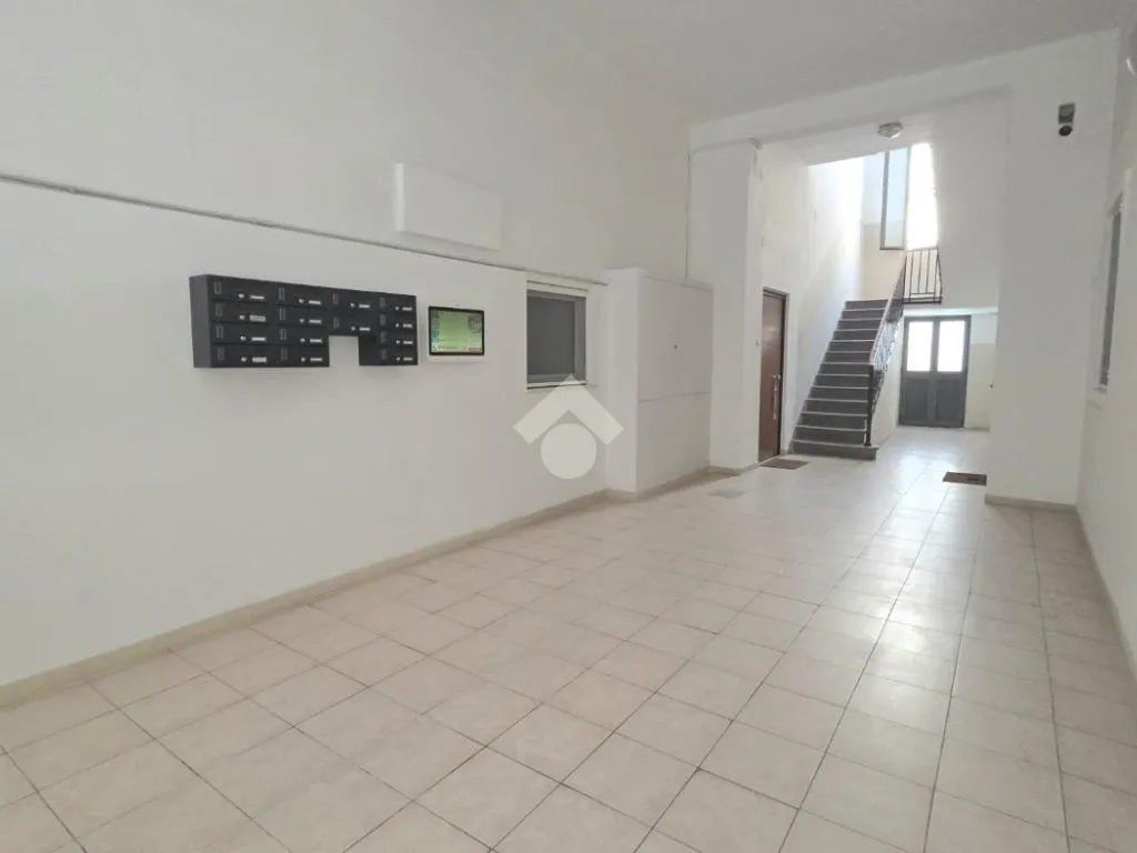 Esik - 3-Bedroom Apartment with Balcony in Bari