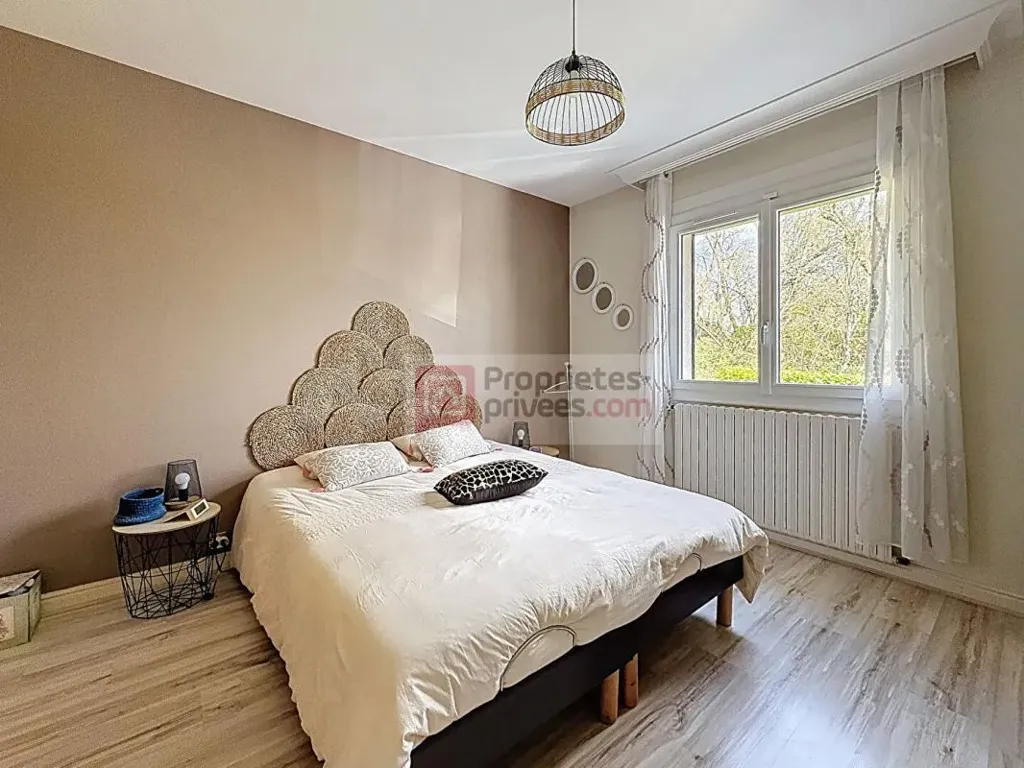 Magamistoad - Villa with Lake View in Quiet Setting