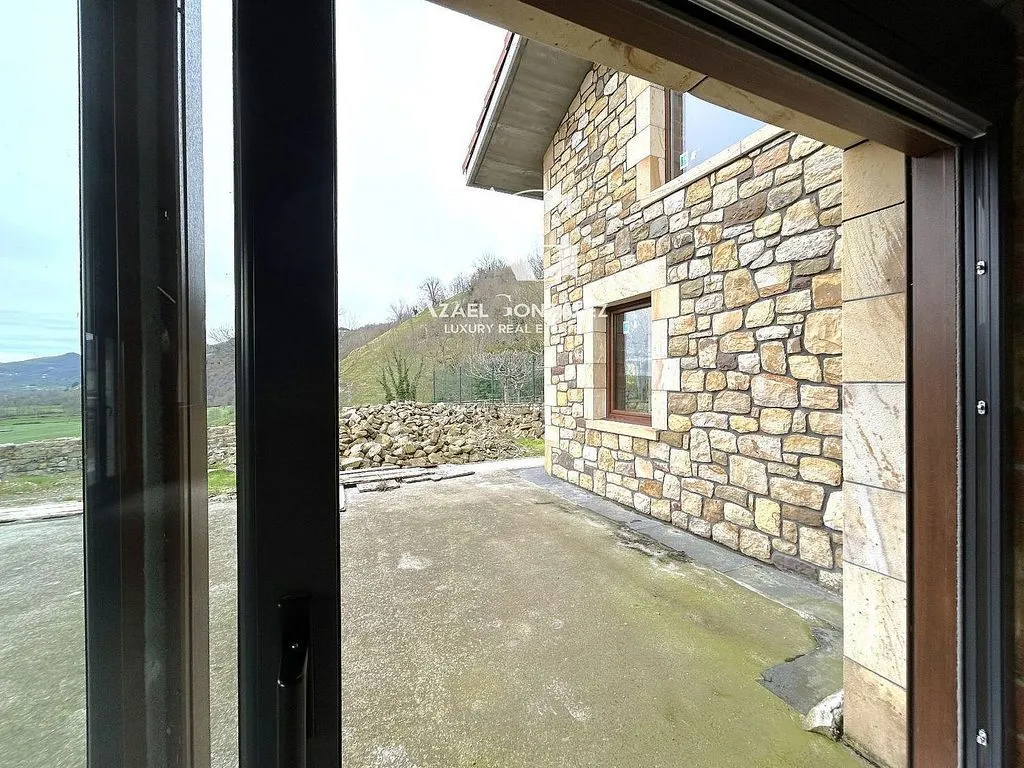 Terrass - House with Valley Views in Villacarriedo