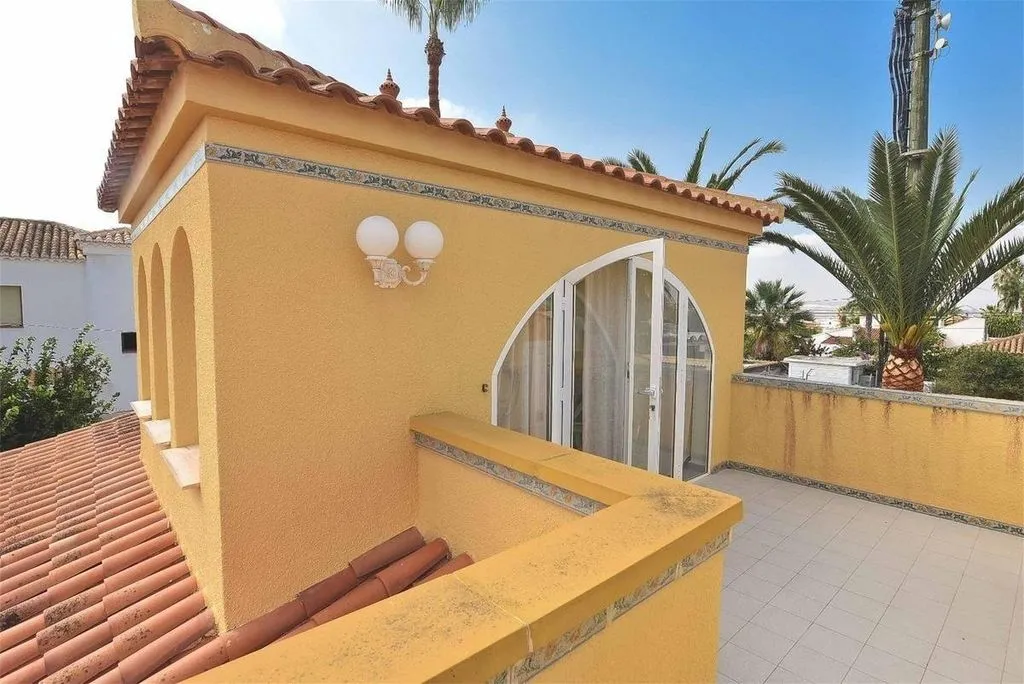 Terrass - Detached Villa with Pool in Torrevieja