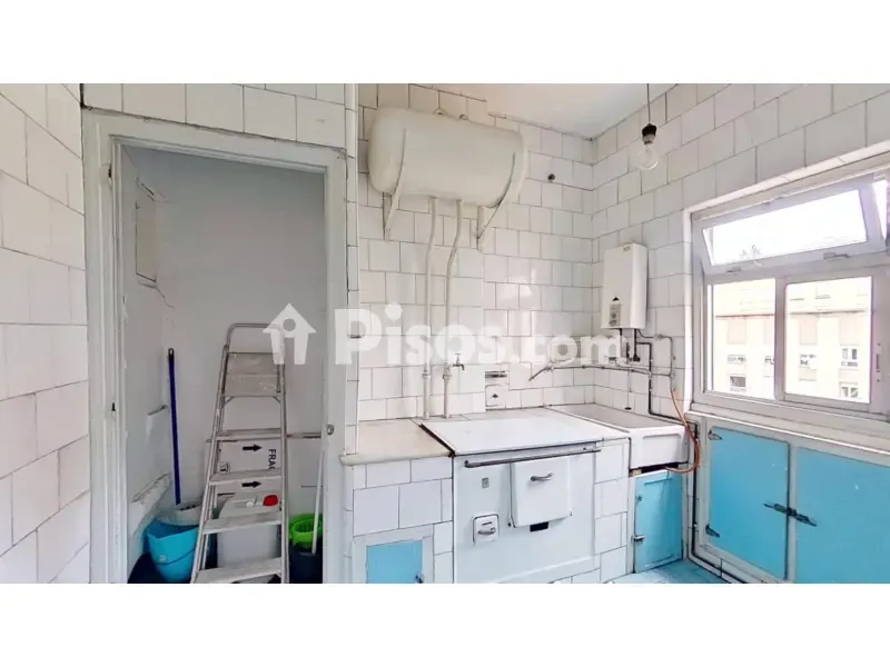Cuisine - Apartment for Renovation with Trunk in Santander