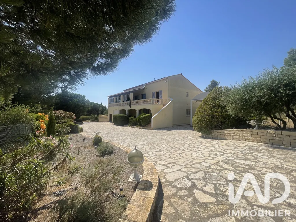 Extérieur - Maison Traditionnelle avec Piscine à Cuxac-d'Aude
