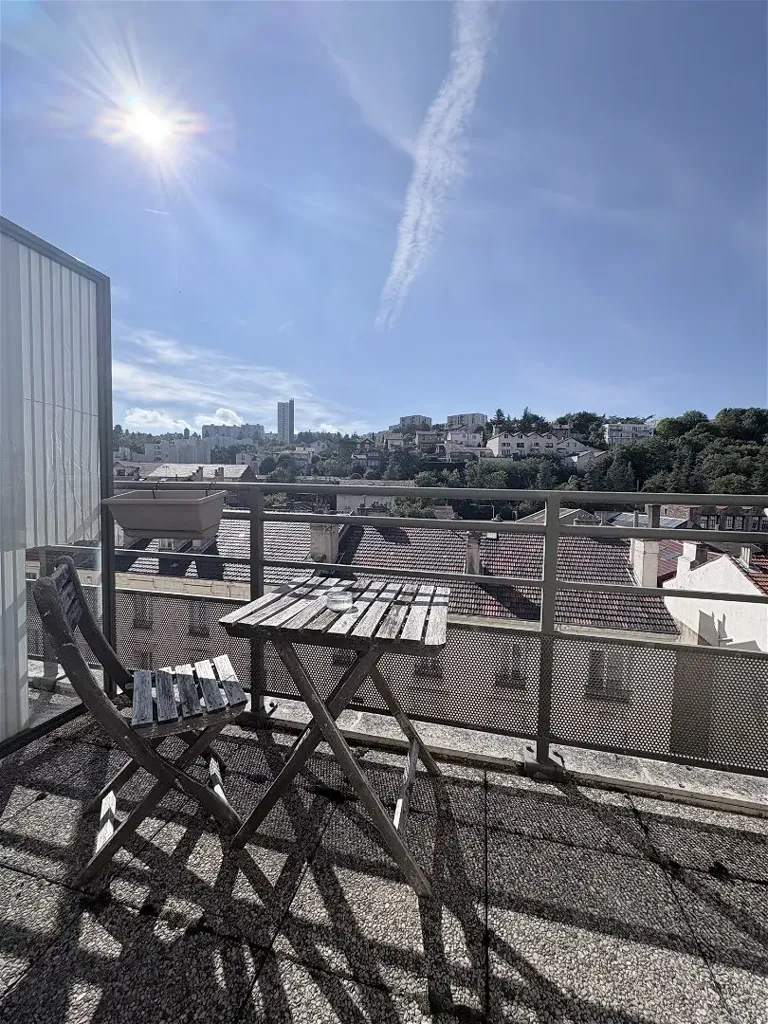 Balcon - Studio Meublé avec Balcon à Saint-Étienne