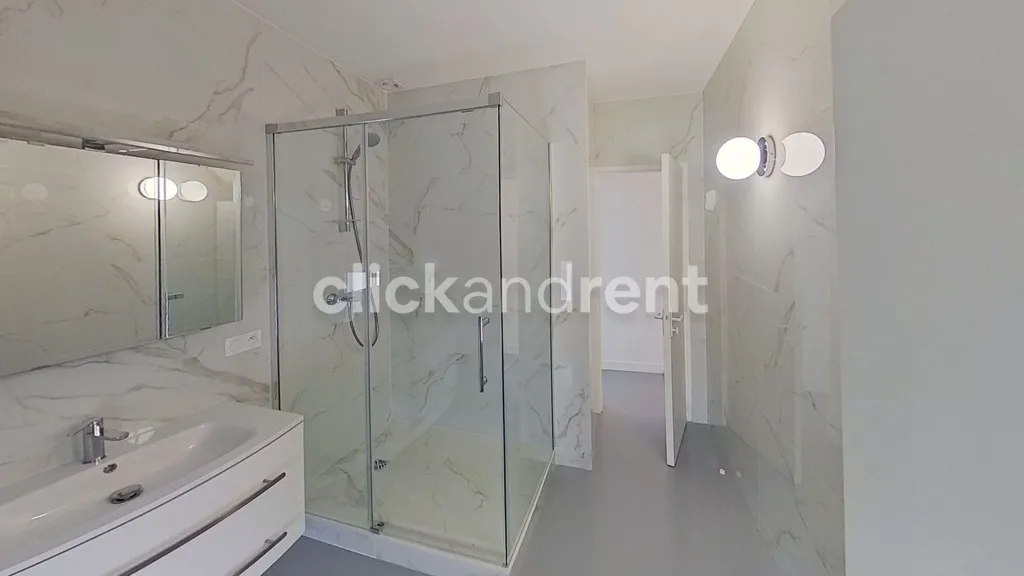 Salles de bain - Chambre en Colocation dans Maison Individuelle à Gagny