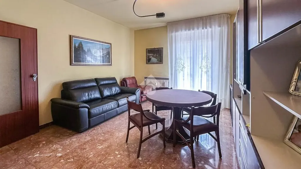 Salle à manger - Three-Bedroom Apartment with Balcony in Carpi