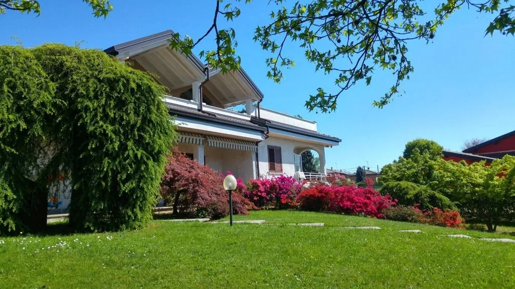 Jardin - Luxury Villa with Pool in Castronno