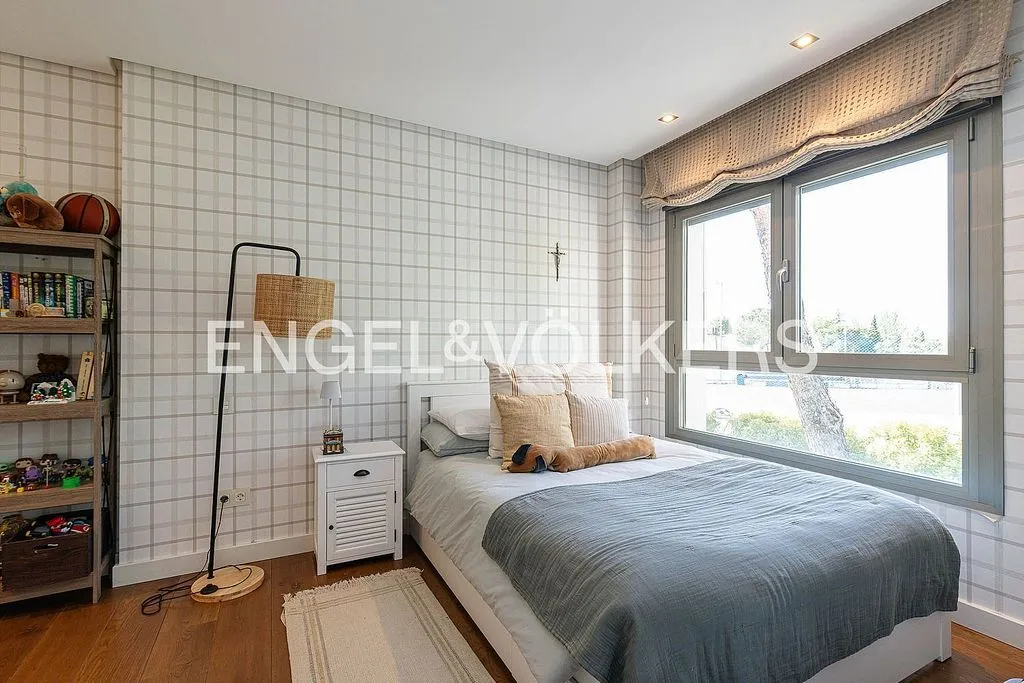 Chalet with Pool and Terrace in Aravaca
