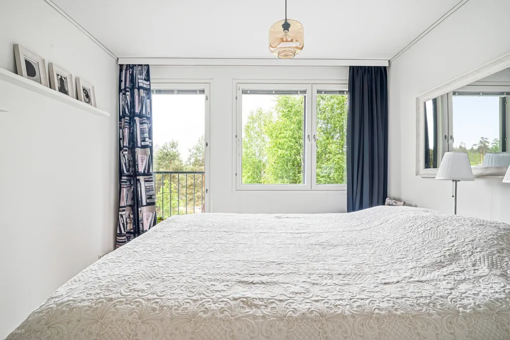 Magamistoad - Spacious Corner Flat with Balcony in Kerava