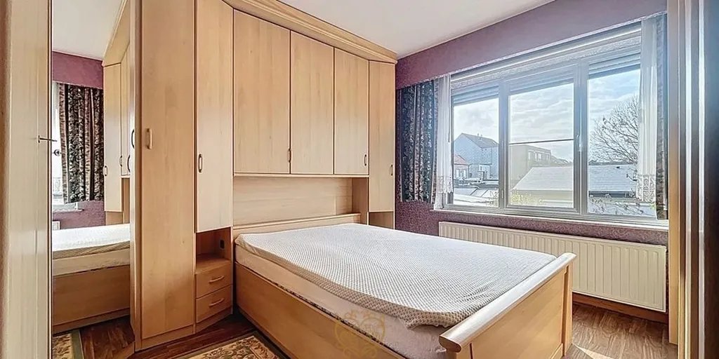 Bedrooms - Renovatable Apartment with Garage in Niel