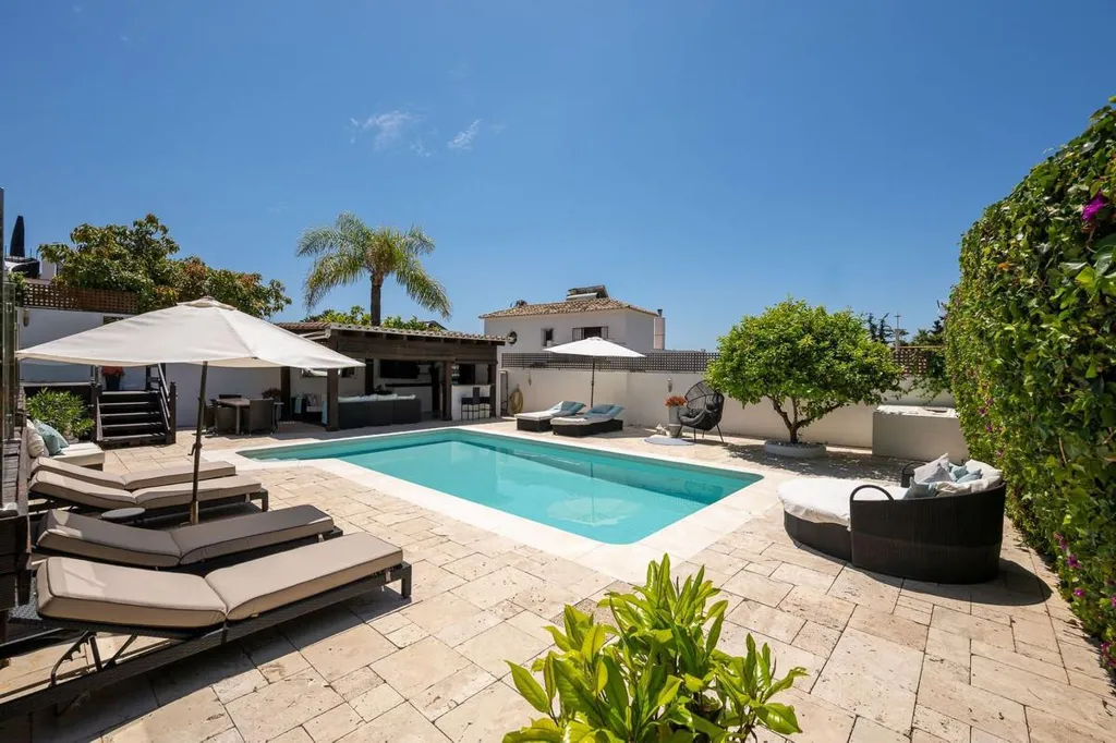 Piscine - Detached Villa with Private Pool in Río Real, Marbella