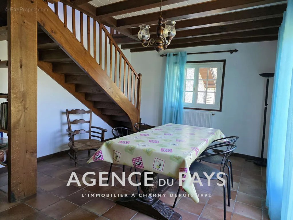 Salle à manger - Maison Contemporaine avec Jardin à Charny