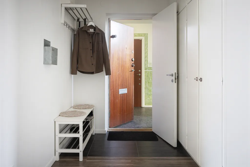 Esik - Modern Flat with Balcony in Vendelsö