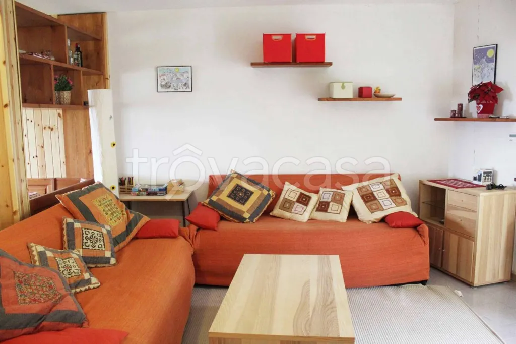 Soggiorno - Bright Apartment with Terrace in Bagnolo Piemonte