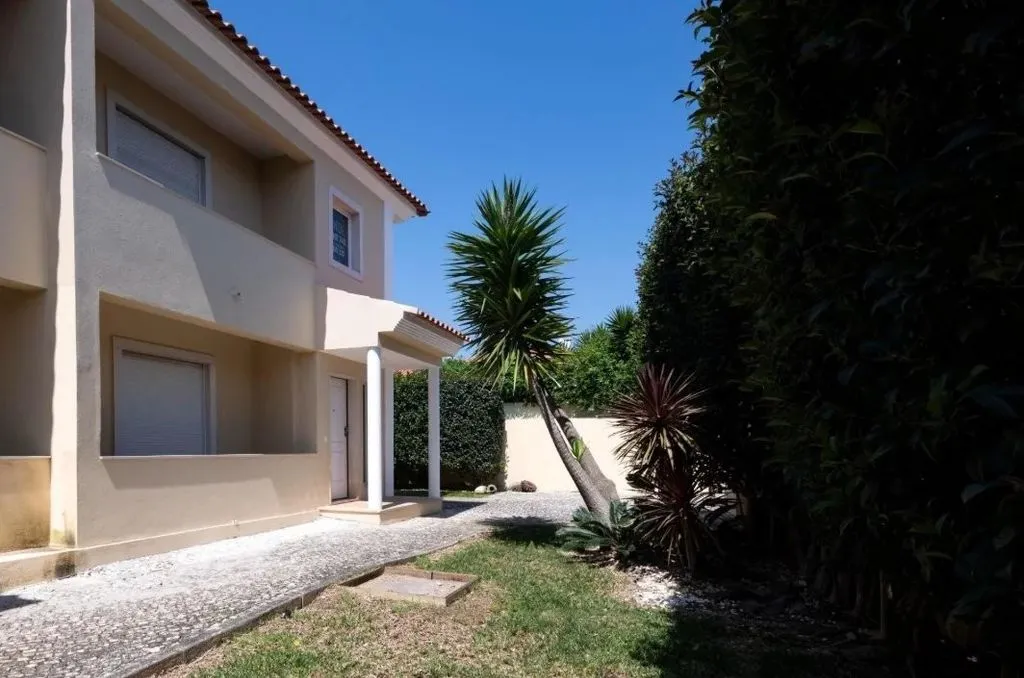 Extérieur - Three-Bedroom Villa with Greenbelt View in Cascais