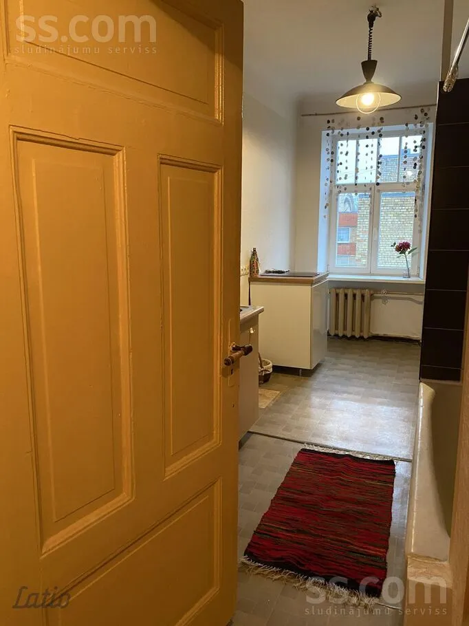 Esik - 1-Bedroom Flat with Green Courtyard in Grīziņkalns